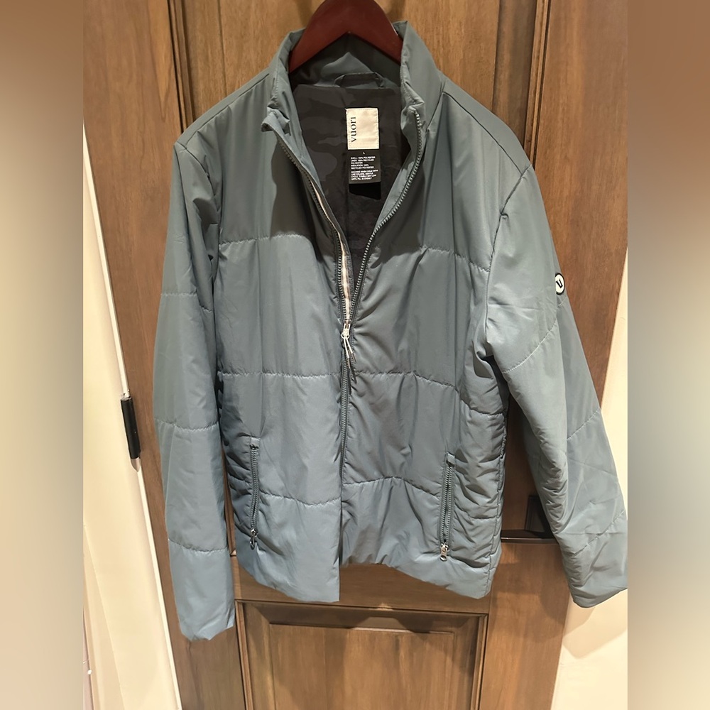 Vuori men’s Puffer light weight Jacket